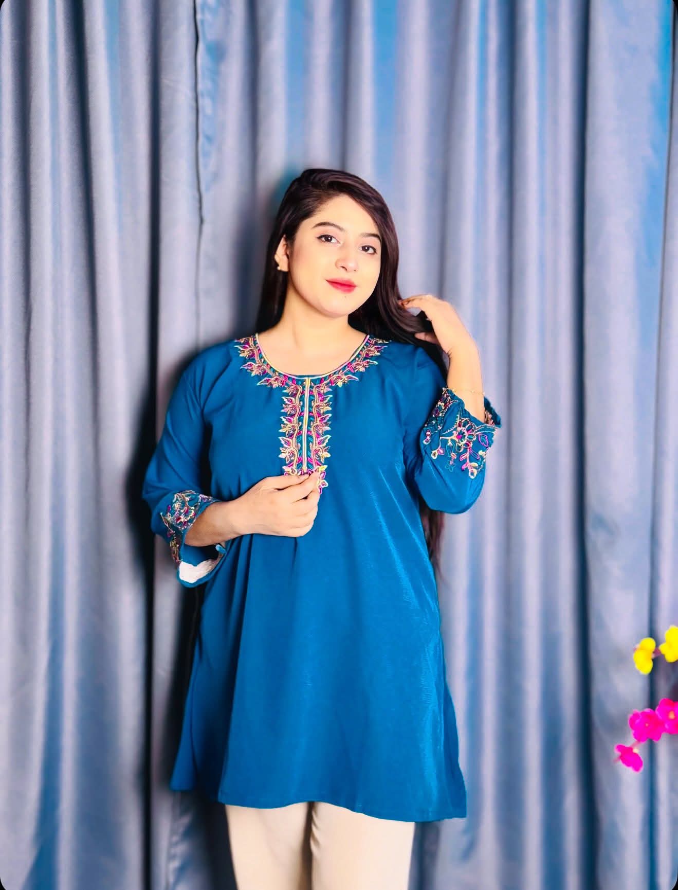 এমব্রয়ডারি শর্ট কুর্তি