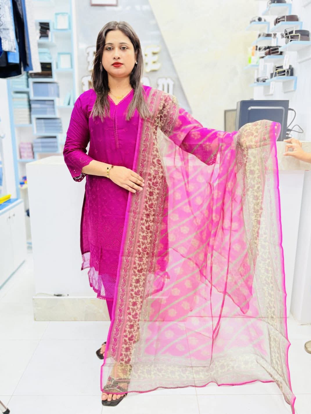 পাকিস্তানি চিকনকারি এমব্রয়ডারি থ্রি-পিস