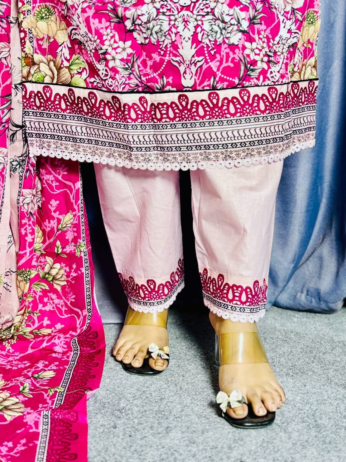 ফ্লোরাল প্রিন্ট পাকিস্তানি লন কামিজ